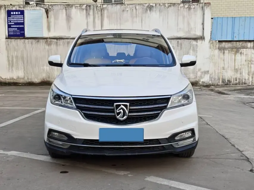 2017 BaoJun 730 1.5T 150HP L4 6MT,autocango,china used car exporter,china ev exporter,chinese used car exporter,chinese used ev exporter