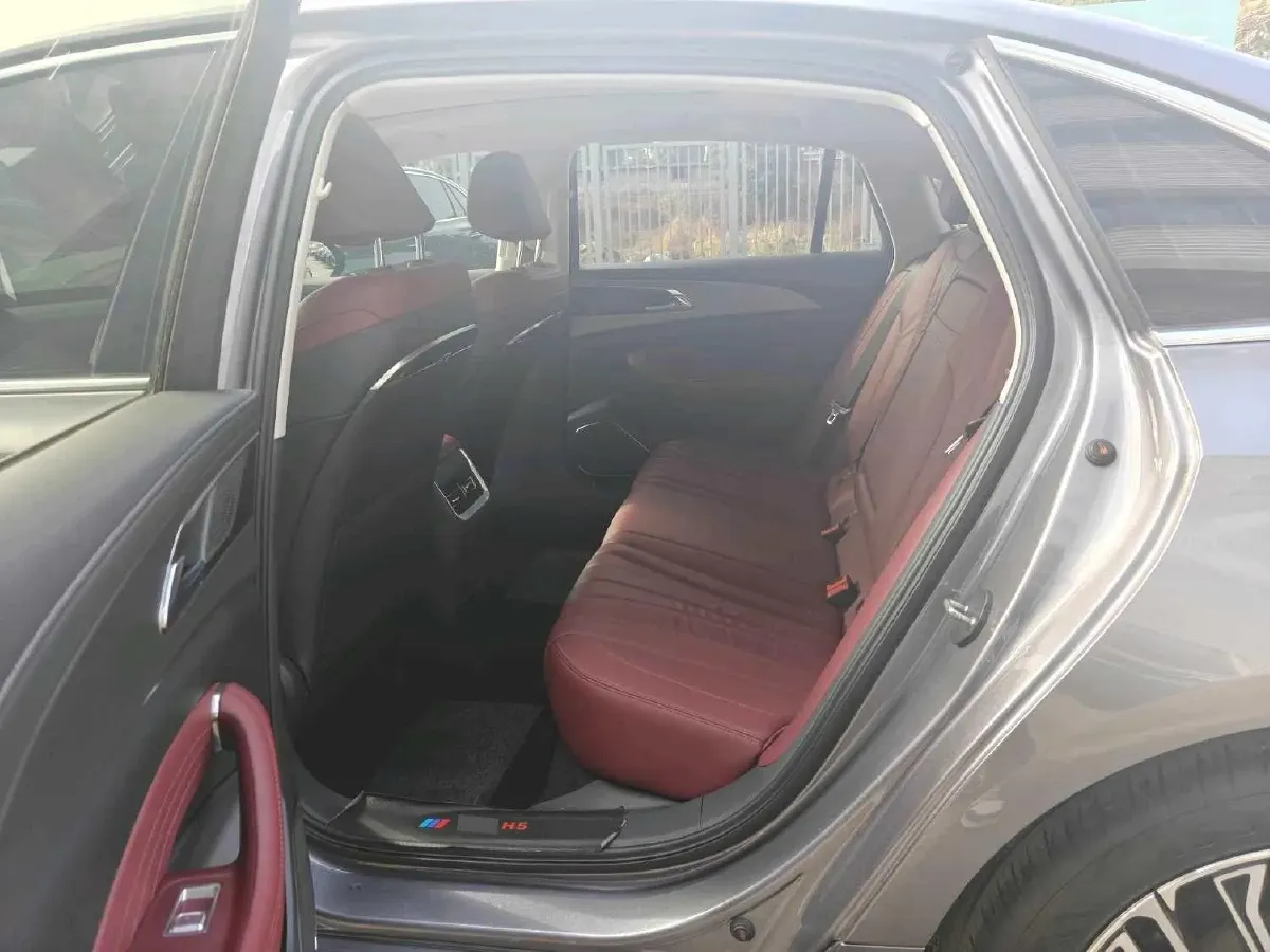 2023 HongQi H5 2.0T 224HP L4 8AT,autocango,china used car exporter,china ev exporter,chinese used car exporter,chinese used ev exporter