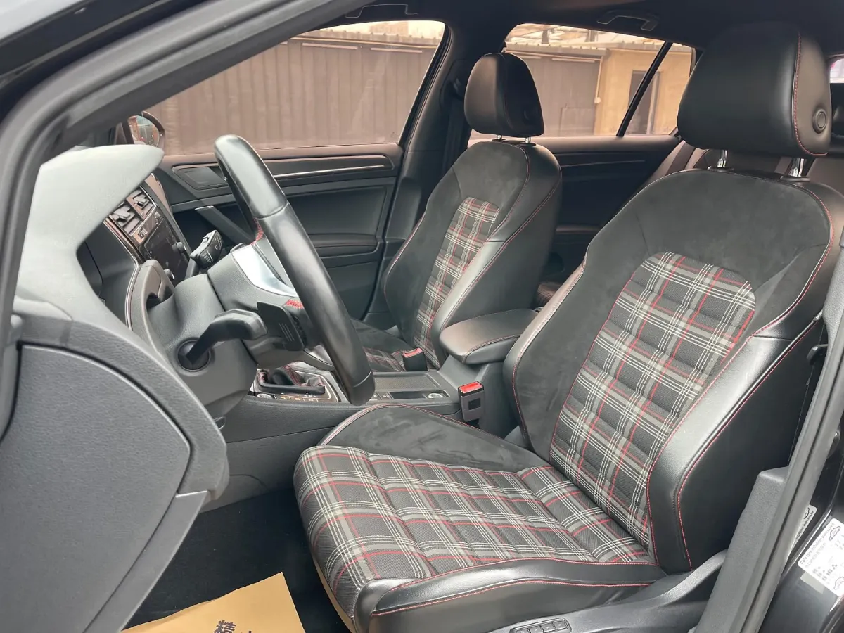 2018 Volkswagen GolfGTI 2.0T 220HP L4 7DCT,autocango,china used car exporter,china ev exporter,chinese used car exporter,chinese used ev exporter