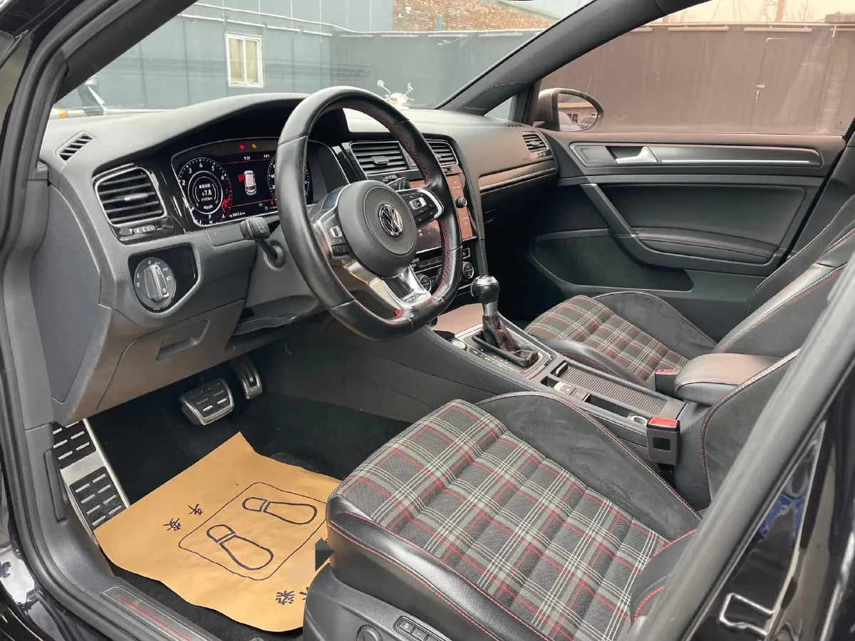 2018 Volkswagen GolfGTI 2.0T 220HP L4 7DCT,autocango,china used car exporter,china ev exporter,chinese used car exporter,chinese used ev exporter