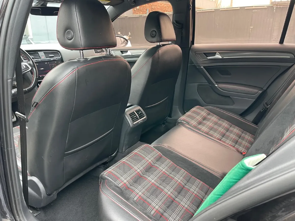 2018 Volkswagen GolfGTI 2.0T 220HP L4 7DCT,autocango,china used car exporter,china ev exporter,chinese used car exporter,chinese used ev exporter