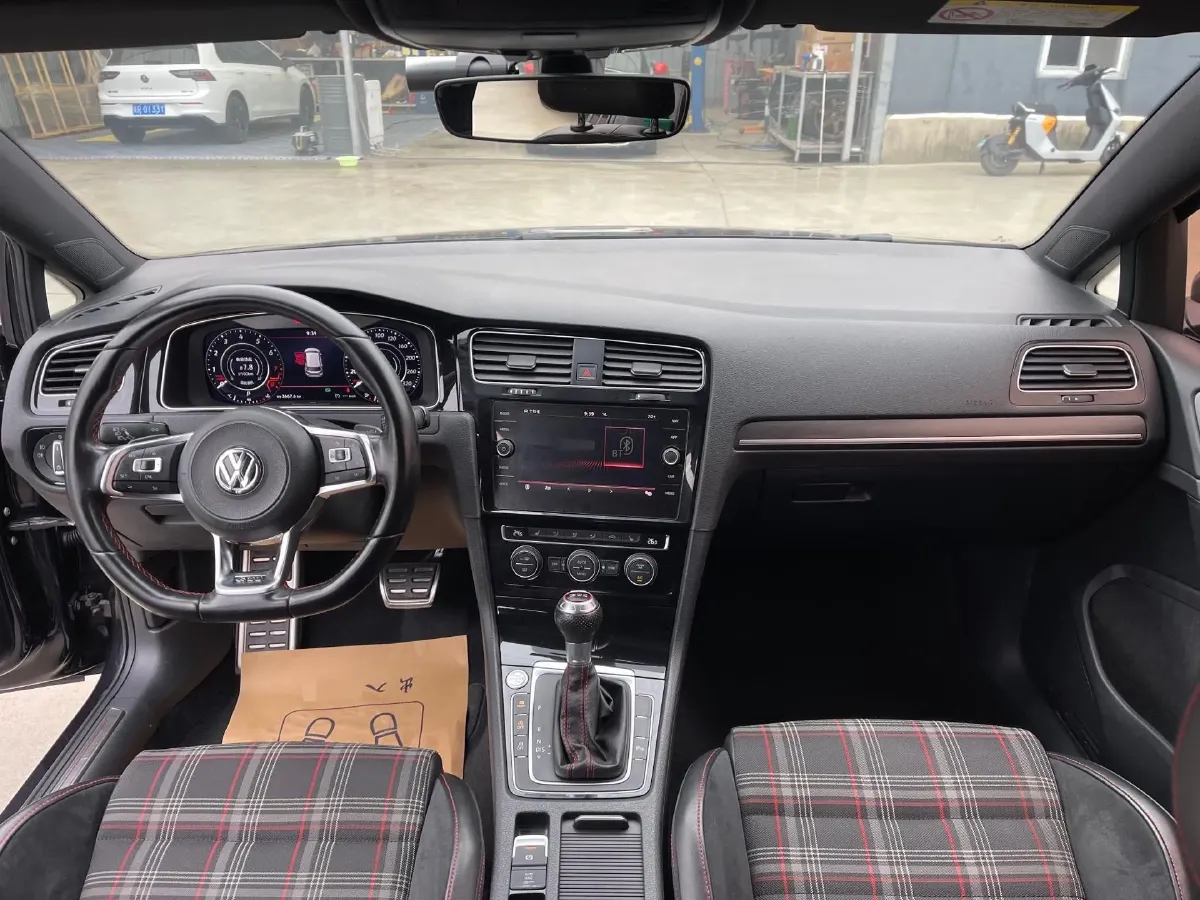 2018 Volkswagen GolfGTI 2.0T 220HP L4 7DCT,autocango,china used car exporter,china ev exporter,chinese used car exporter,chinese used ev exporter