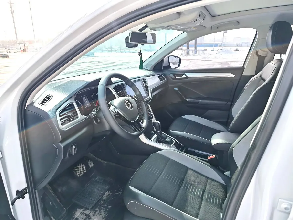 2022 Volkswagen T-Roc 1.4T 150HP L4 7DCT,autocango,china used car exporter,china ev exporter,chinese used car exporter,chinese used ev exporter
