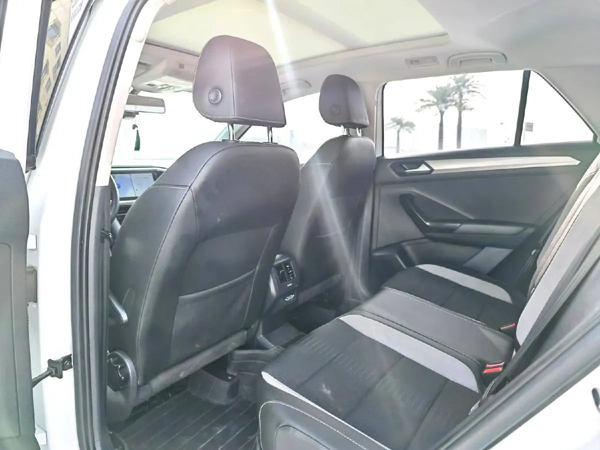 2022 Volkswagen T-Roc 1.4T 150HP L4 7DCT,autocango,china used car exporter,china ev exporter,chinese used car exporter,chinese used ev exporter