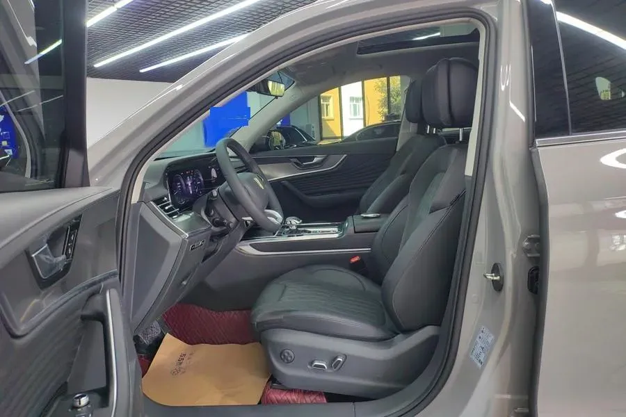 2023 HongQi HS5 2.0T 252HP L4 8AT,autocango,china used car exporter,china ev exporter,chinese used car exporter,chinese used ev exporter