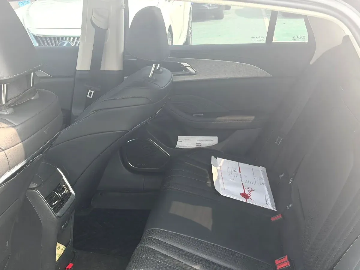 2023 HongQi H5 2.0T 224HP L4 8AT,autocango,china used car exporter,china ev exporter,chinese used car exporter,chinese used ev exporter