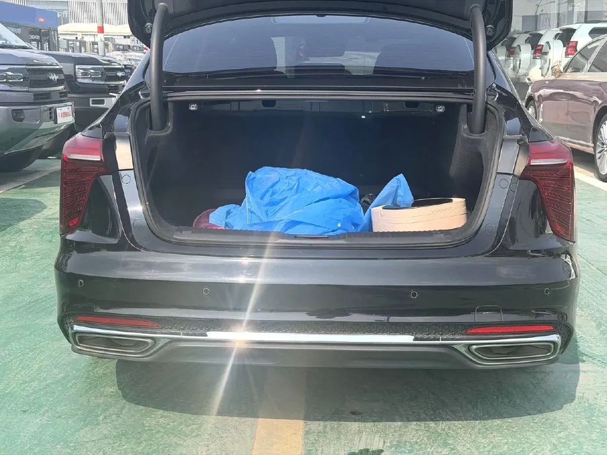 2023 HongQi H5 2.0T 224HP L4 8AT,autocango,china used car exporter,china ev exporter,chinese used car exporter,chinese used ev exporter