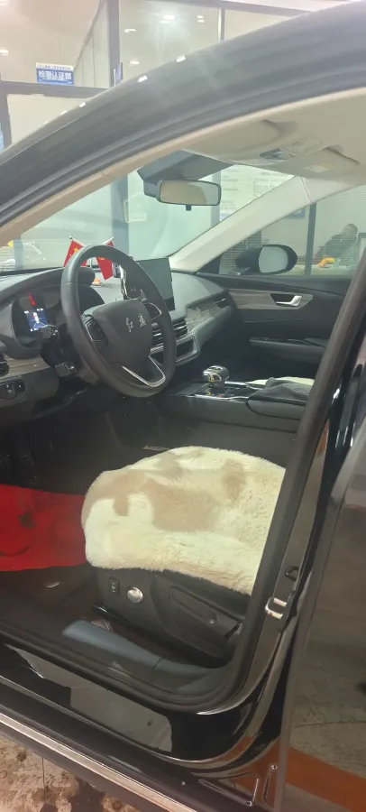 2024 HongQi E-QM5 BEV 72KWH,autocango,china used car exporter,china ev exporter,chinese used car exporter,chinese used ev exporter