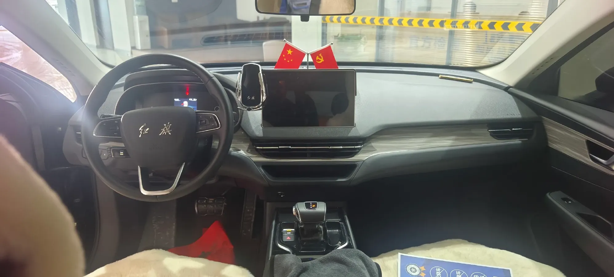 2024 HongQi E-QM5 BEV 72KWH,autocango,china used car exporter,china ev exporter,chinese used car exporter,chinese used ev exporter