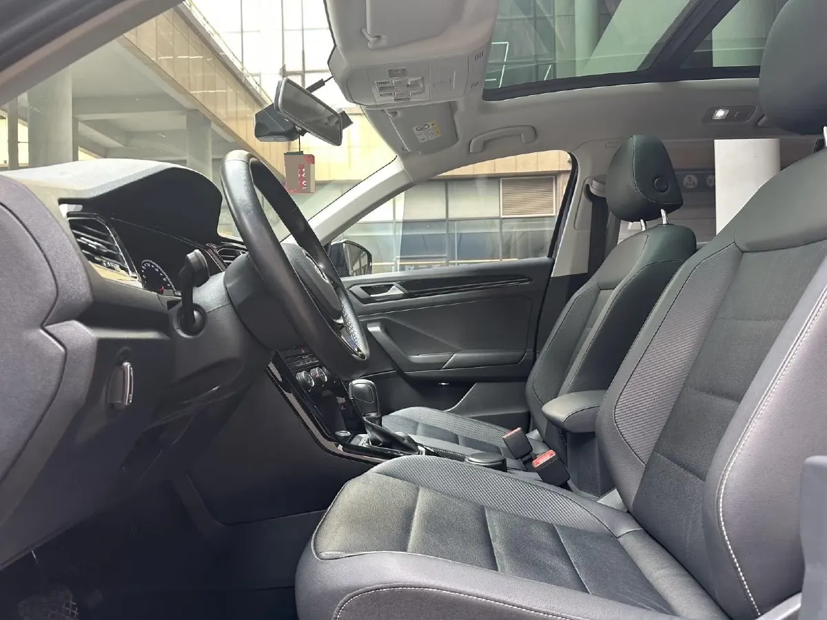 2019 Volkswagen T-Roc 1.4T 150HP L4 7DCT,autocango,china used car exporter,china ev exporter,chinese used car exporter,chinese used ev exporter