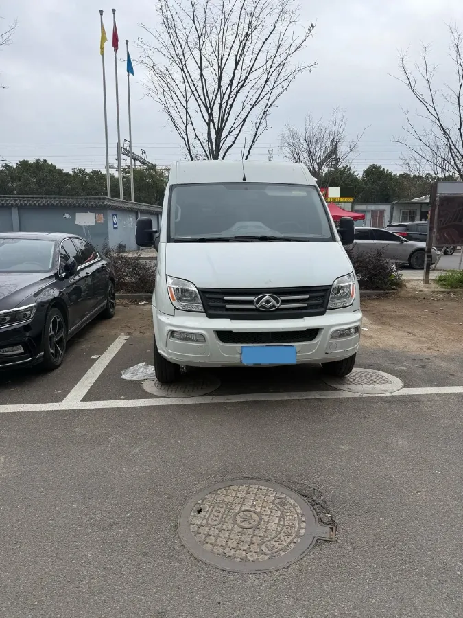 2021 MAXUS XinTu V80 2.0T 127HP L4 6MT,autocango,china used car exporter,china ev exporter,chinese used car exporter,chinese used ev exporter