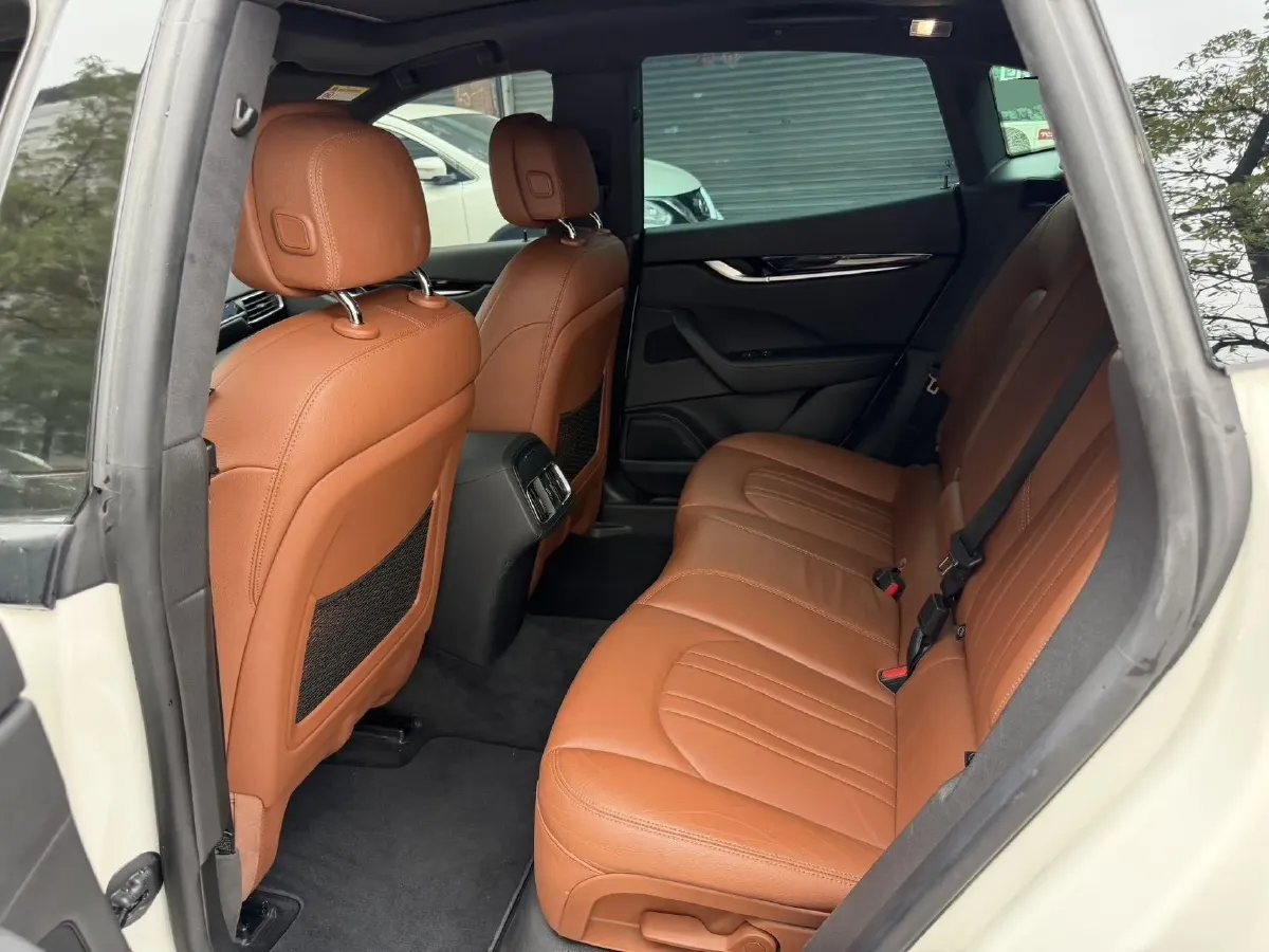 2022 Maserati Levante 2.0T 330HP L4 8AT,autocango,china used car exporter,china ev exporter,chinese used car exporter,chinese used ev exporter