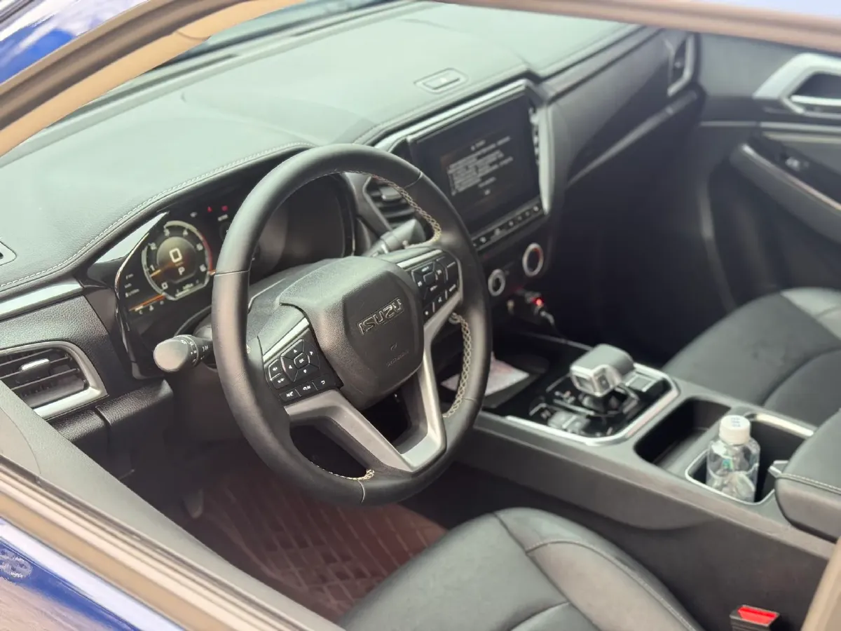 2024 Isuzu Jim 2.5T 143HP L4 8AT,autocango,china used car exporter,china ev exporter,chinese used car exporter,chinese used ev exporter