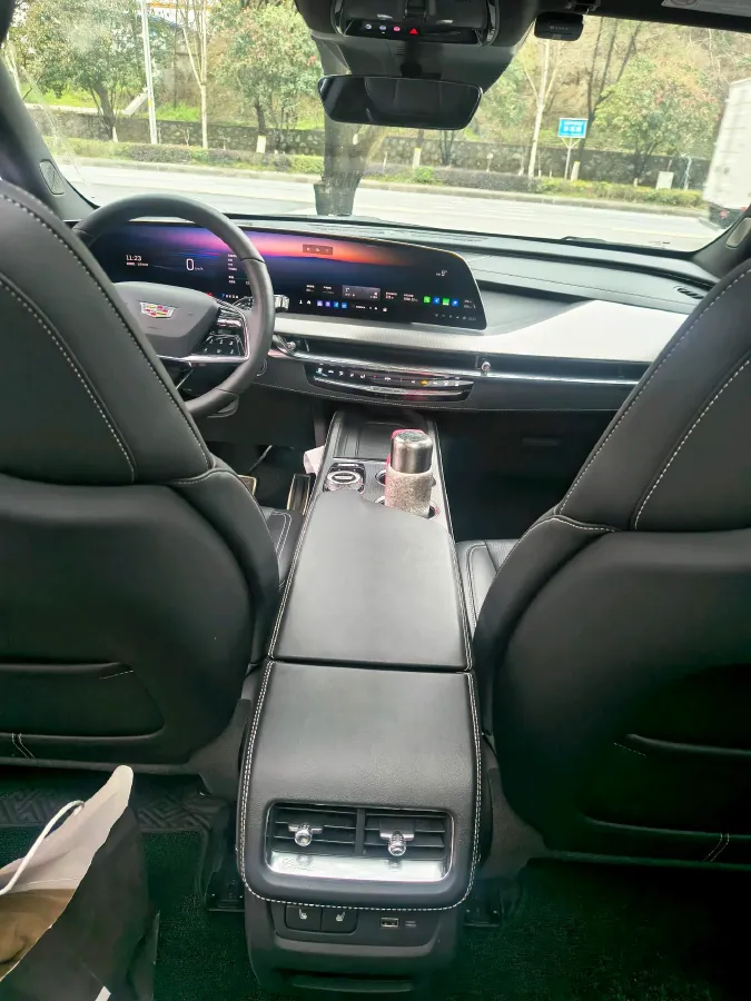 2025 Cadillac XT5 2.0T 237HP L4 9AT,autocango,china used car exporter,china ev exporter,chinese used car exporter,chinese used ev exporter