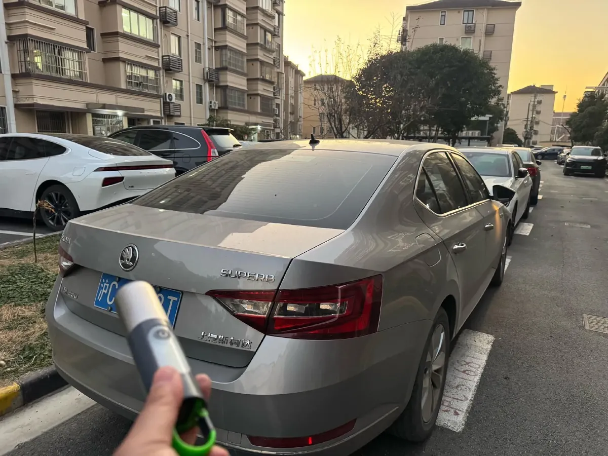 2018 Skoda Superb 1.8T 180HP L4 7DCT,autocango,china used car exporter,china ev exporter,chinese used car exporter,chinese used ev exporter