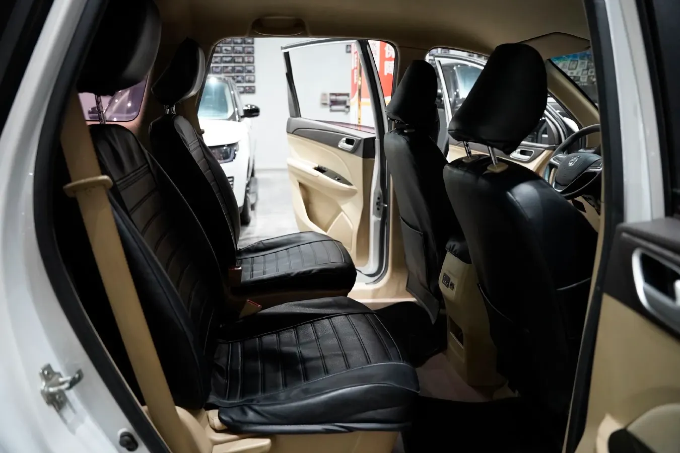 2019 BaoJun 730 1.5L 105HP L4 6MT,autocango,china used car exporter,china ev exporter,chinese used car exporter,chinese used ev exporter