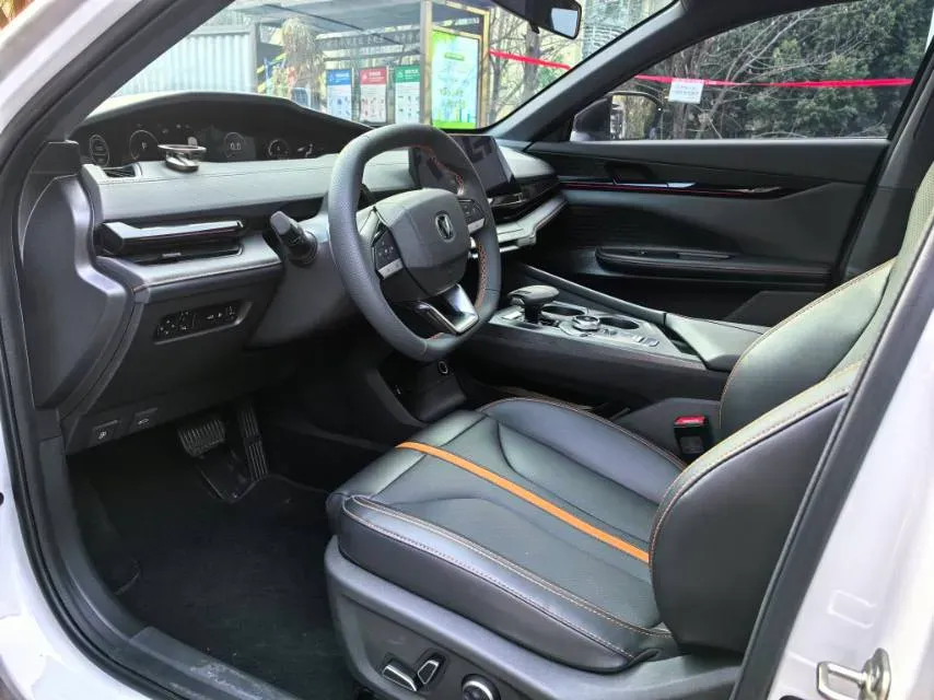 2024 ChangAn UNI-V 1.5T 188HP L4 7DCT,autocango,china used car exporter,china ev exporter,chinese used car exporter,chinese used ev exporter