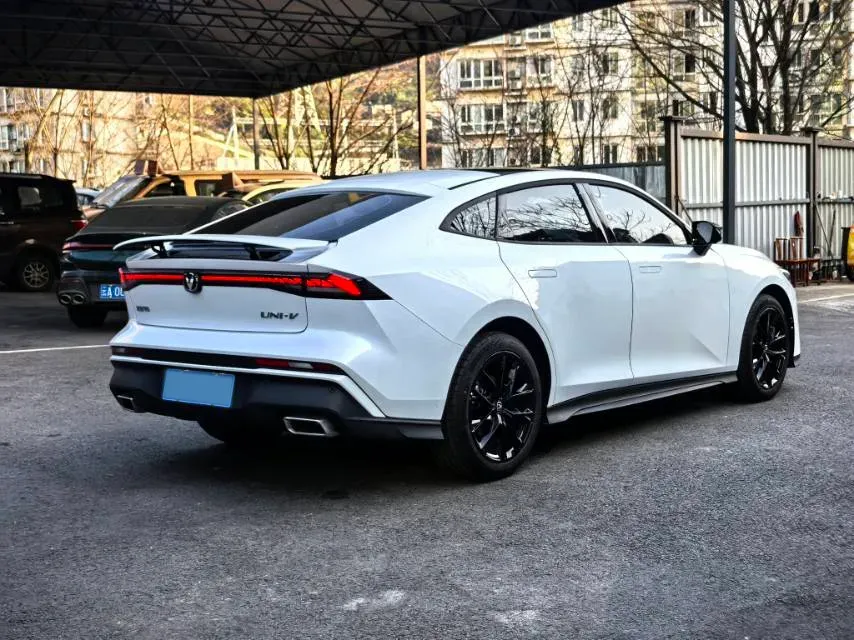 2024 ChangAn UNI-V 1.5T 188HP L4 7DCT,autocango,china used car exporter,china ev exporter,chinese used car exporter,chinese used ev exporter