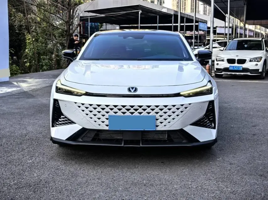 2024 ChangAn UNI-V 1.5T 188HP L4 7DCT,autocango,china used car exporter,china ev exporter,chinese used car exporter,chinese used ev exporter