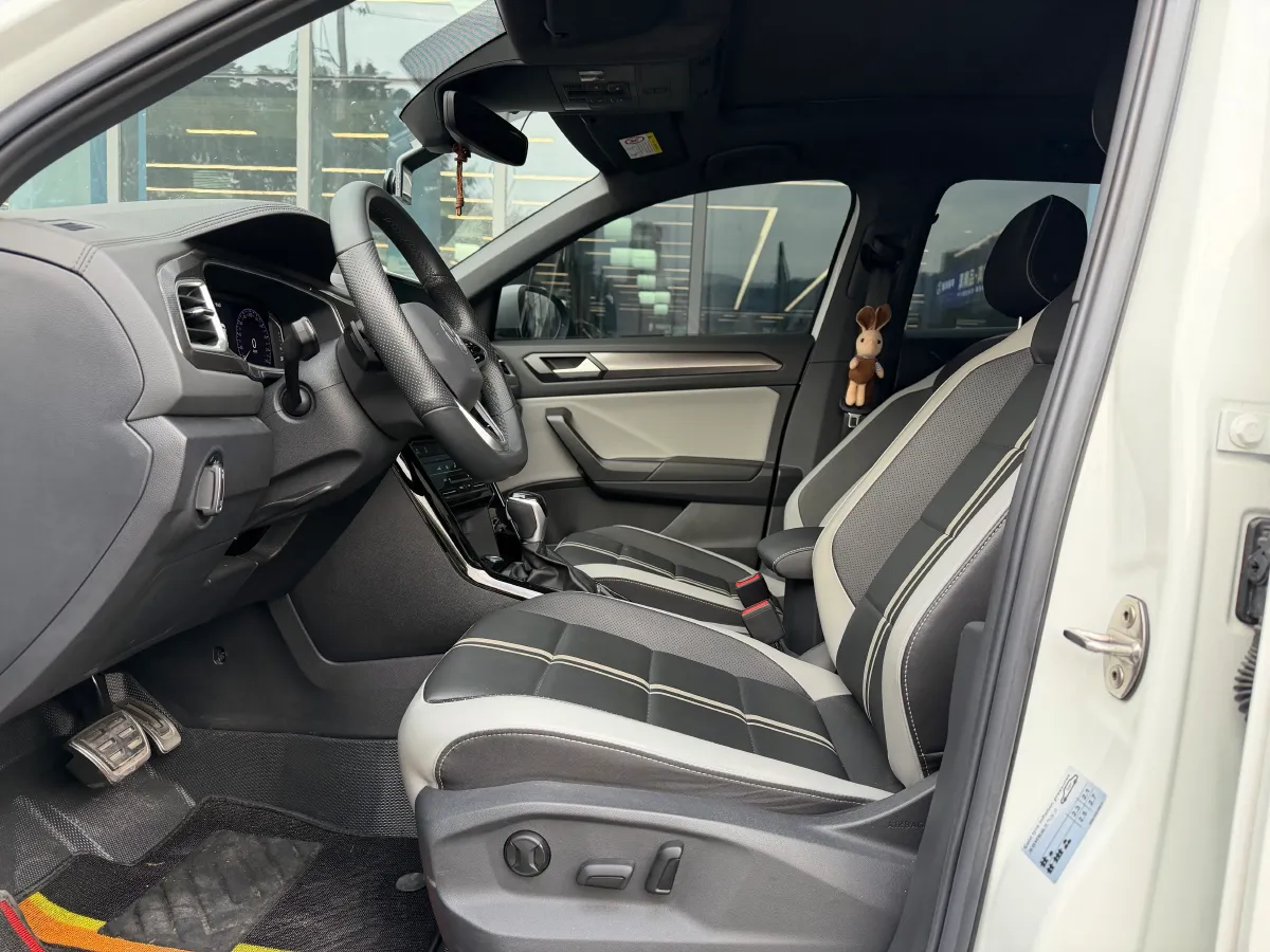 2023 Volkswagen T-Roc 1.5T 160HP L4 7DCT,autocango,china used car exporter,china ev exporter,chinese used car exporter,chinese used ev exporter