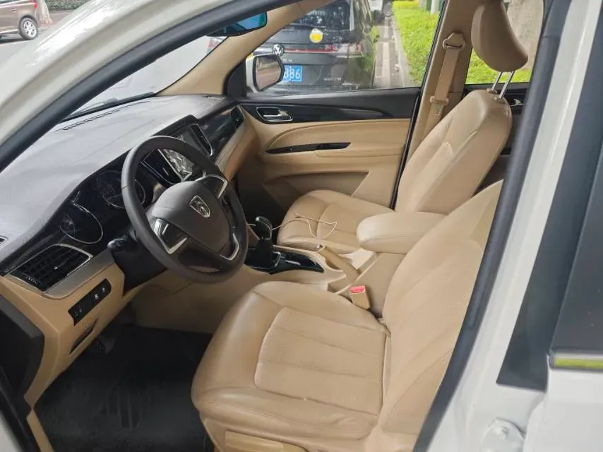 2016 BaoJun 730 1.5L 112HP L4 5MT,autocango,china used car exporter,china ev exporter,chinese used car exporter,chinese used ev exporter