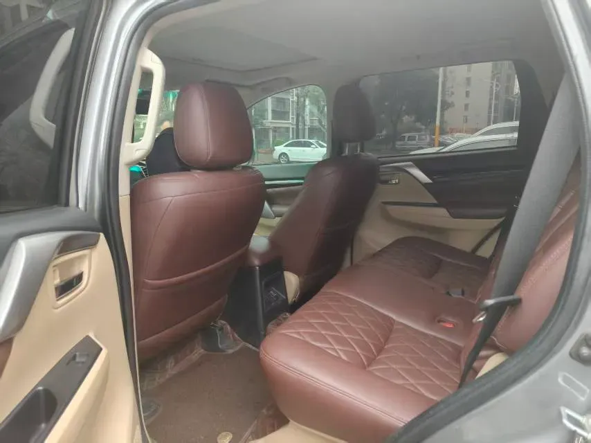 2019 Mitsubishi Pajero 3.0L 209HP V6 8AT,autocango,china used car exporter,china ev exporter,chinese used car exporter,chinese used ev exporter