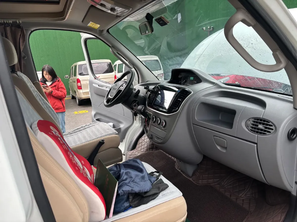 2020 MAXUS XinTu V80 2.0T 139HP L4 6MT,autocango,china used car exporter,china ev exporter,chinese used car exporter,chinese used ev exporter