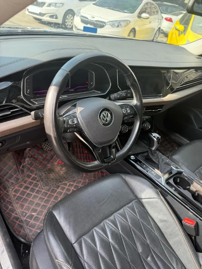 2019 Volvo V40 1.5T 152HP L4 6AT,autocango,china used car exporter,china ev exporter,chinese used car exporter,chinese used ev exporter