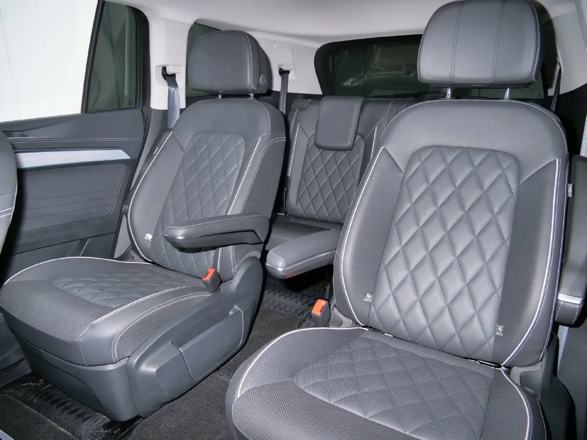 2024 Volkswagen Talagon 2.5T 299HP V6 7DCT,autocango,china used car exporter,china ev exporter,chinese used car exporter,chinese used ev exporter