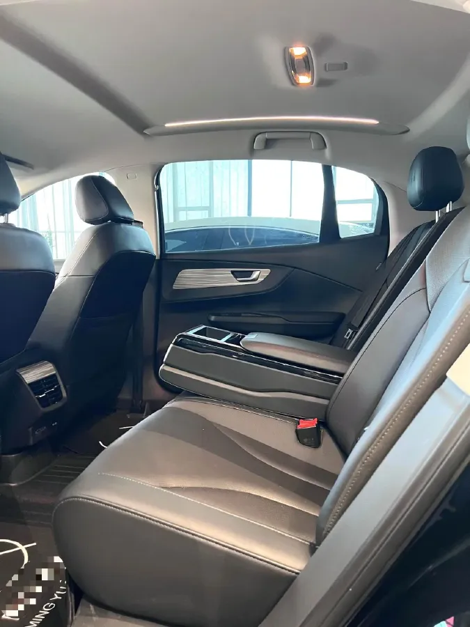 2024 HongQi E-QM5 BEV 72KWH,autocango,china used car exporter,china ev exporter,chinese used car exporter,chinese used ev exporter