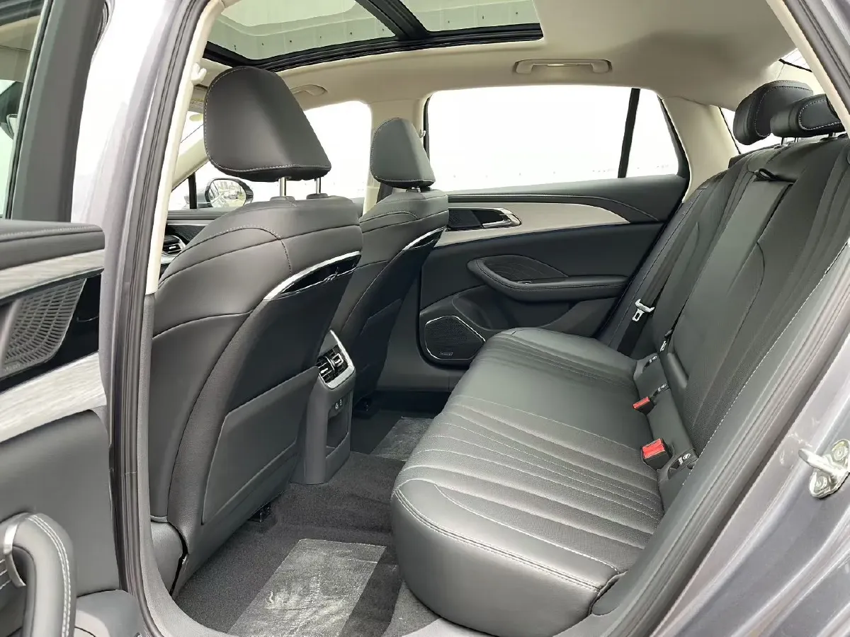 2025 HongQi H5 1.5T 169HP L4 1DHT Hybrid,autocango,china used car exporter,china ev exporter,chinese used car exporter,chinese used ev exporter