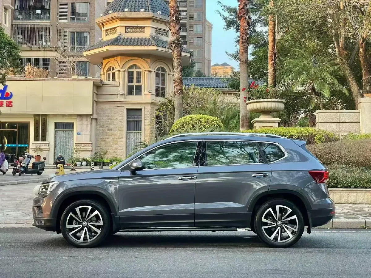 2019 MINI MINI 1.5T 102HP L3 7DCT,autocango,china used car exporter,china ev exporter,chinese used car exporter,chinese used ev exporter