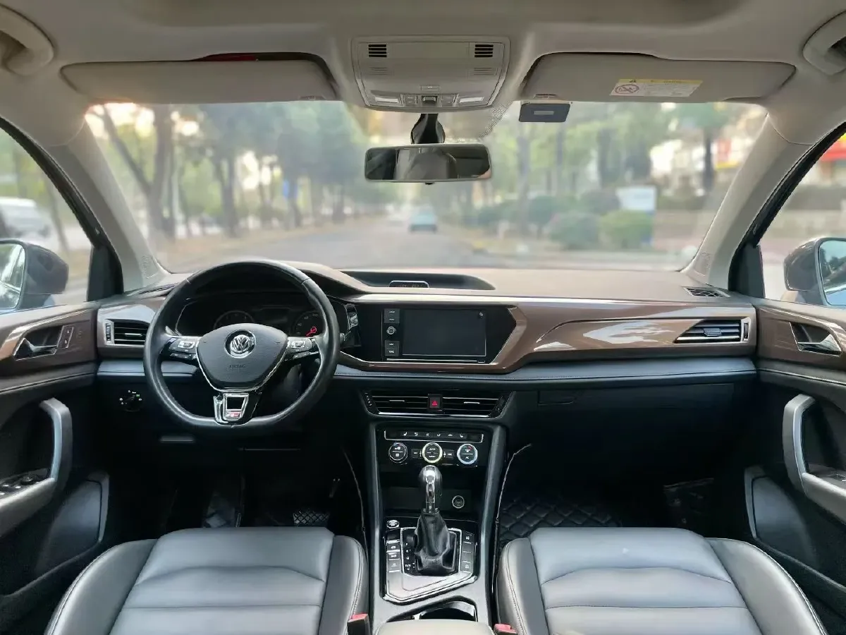 2019 MINI MINI 1.5T 102HP L3 7DCT,autocango,china used car exporter,china ev exporter,chinese used car exporter,chinese used ev exporter