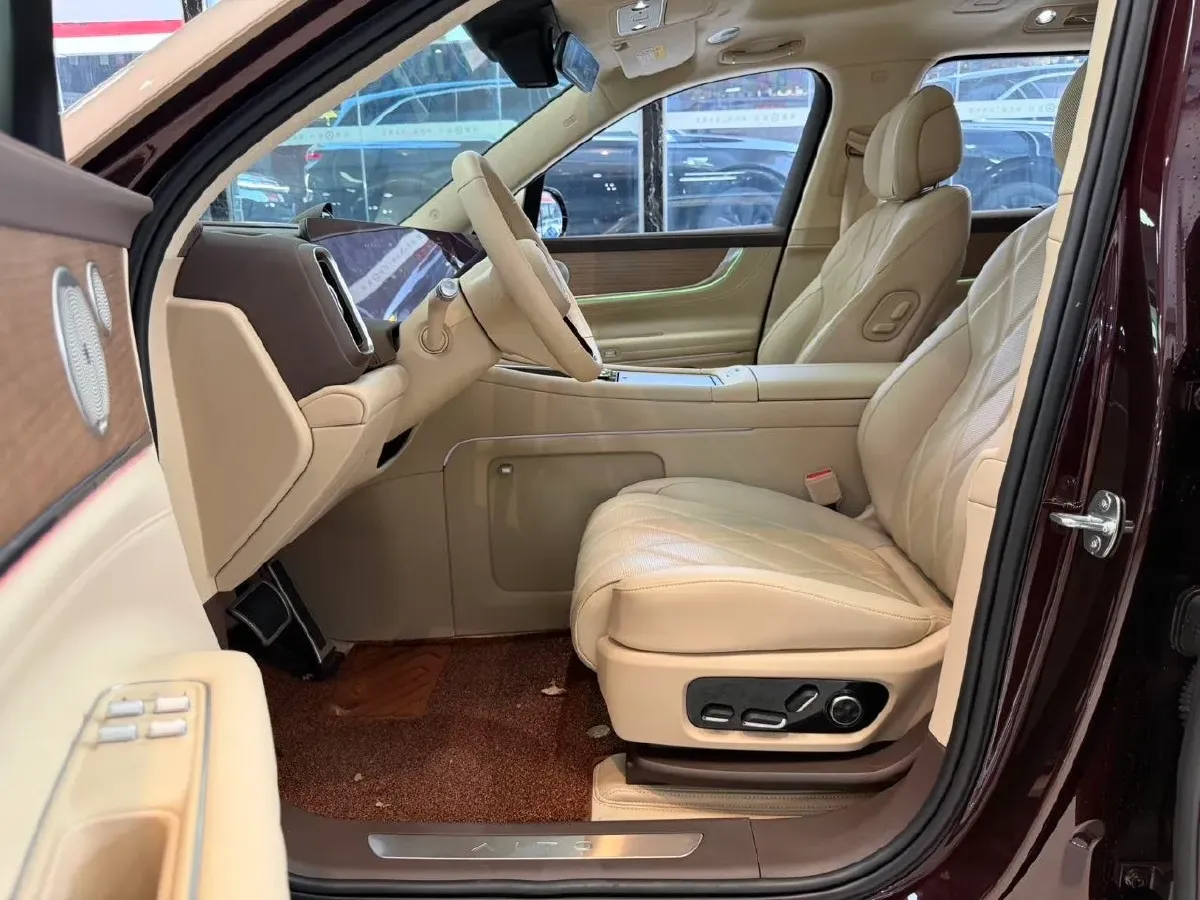 2025 AITO AITO M9 REEV 160HP REEV 52KWH,autocango,china used car exporter,china ev exporter,chinese used car exporter,chinese used ev exporter