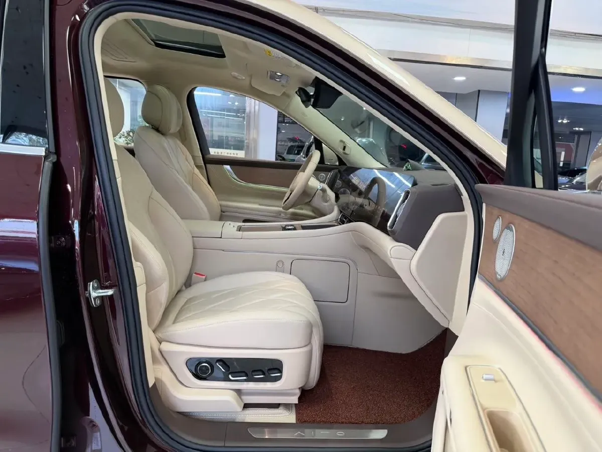 2025 AITO AITO M9 REEV 160HP REEV 52KWH,autocango,china used car exporter,china ev exporter,chinese used car exporter,chinese used ev exporter