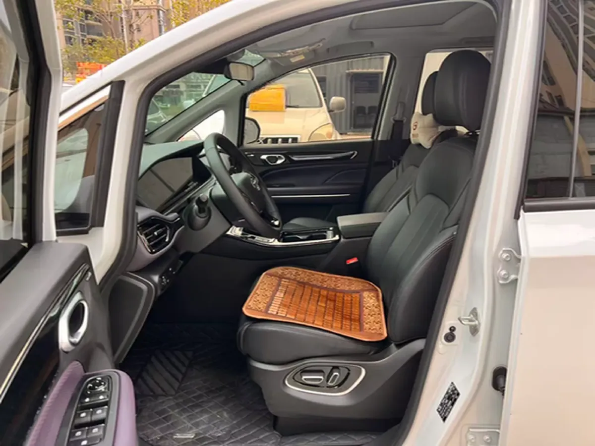 2025 GAC Trumpchi M6 1.5T 177HP L4 7DCT,autocango,china used car exporter,china ev exporter,chinese used car exporter,chinese used ev exporter