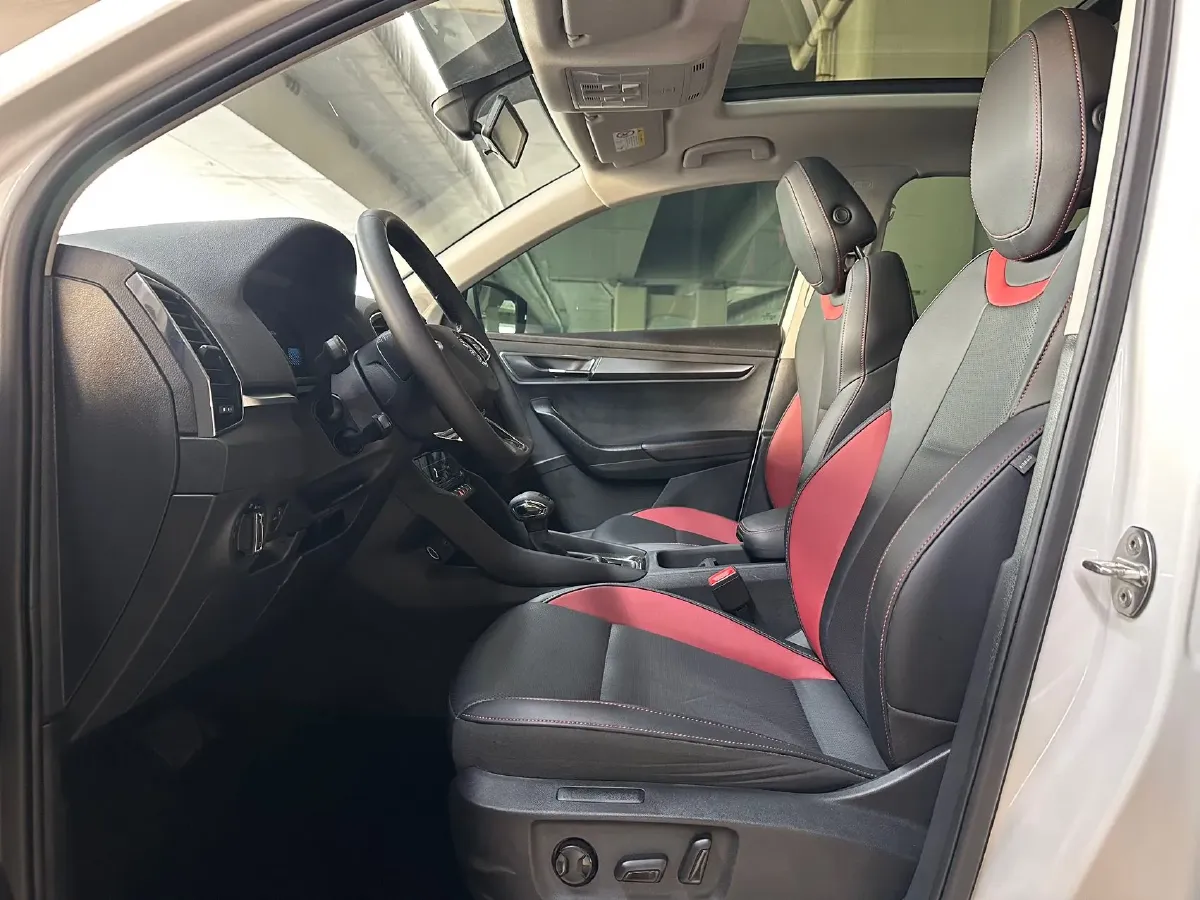 2022 Skoda Karoq 1.4T 150HP L4 7DCT,autocango,china used car exporter,china ev exporter,chinese used car exporter,chinese used ev exporter