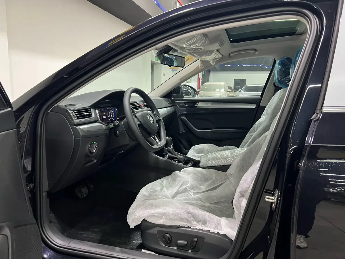 2025 Skoda Superb 1.4T 150HP L4 7DCT,autocango,china used car exporter,china ev exporter,chinese used car exporter,chinese used ev exporter