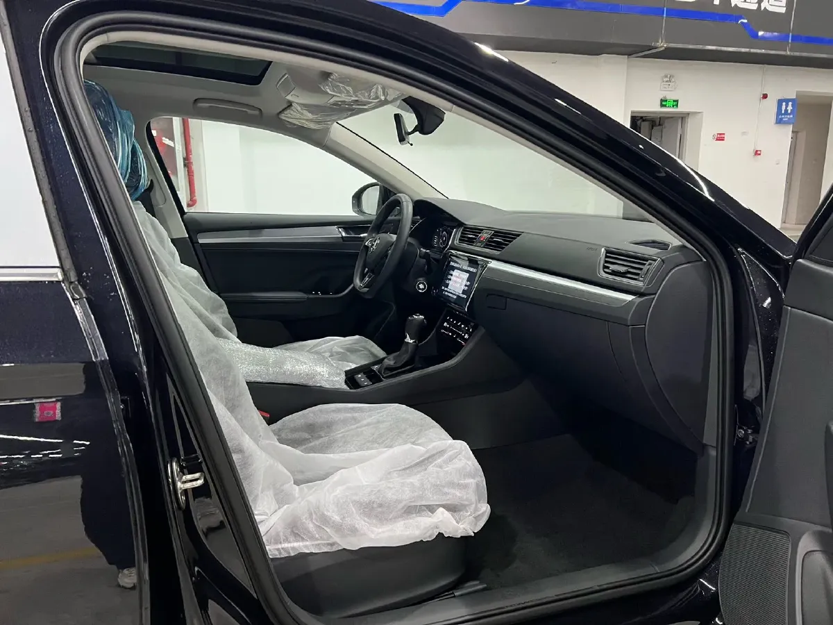 2025 Skoda Superb 1.4T 150HP L4 7DCT,autocango,china used car exporter,china ev exporter,chinese used car exporter,chinese used ev exporter