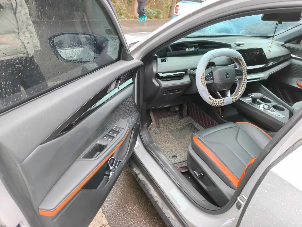 2023 ChangAn UNI-V 1.5T 188HP L4 7DCT,autocango,china used car exporter,china ev exporter,chinese used car exporter,chinese used ev exporter