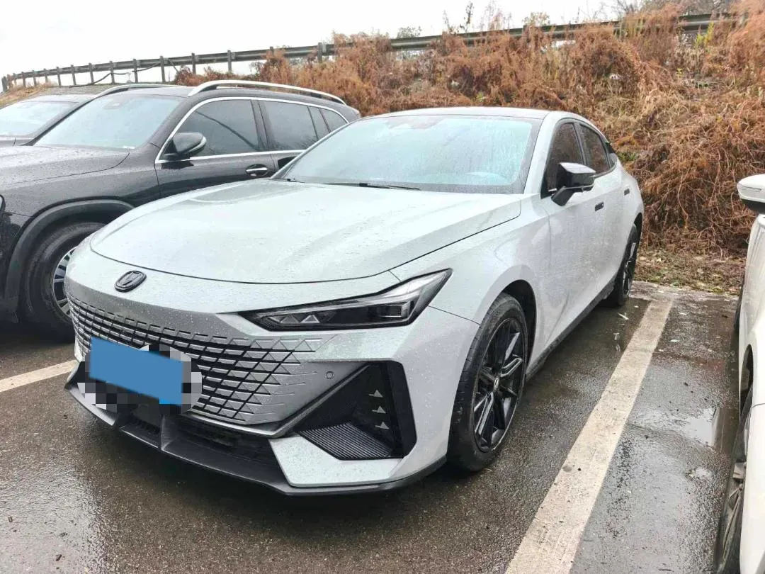 2023 ChangAn UNI-V 1.5T 188HP L4 7DCT,autocango,china used car exporter,china ev exporter,chinese used car exporter,chinese used ev exporter