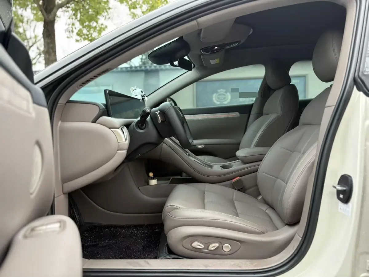 2025 IM L6 BEV,autocango,china used car exporter,china ev exporter,chinese used car exporter,chinese used ev exporter