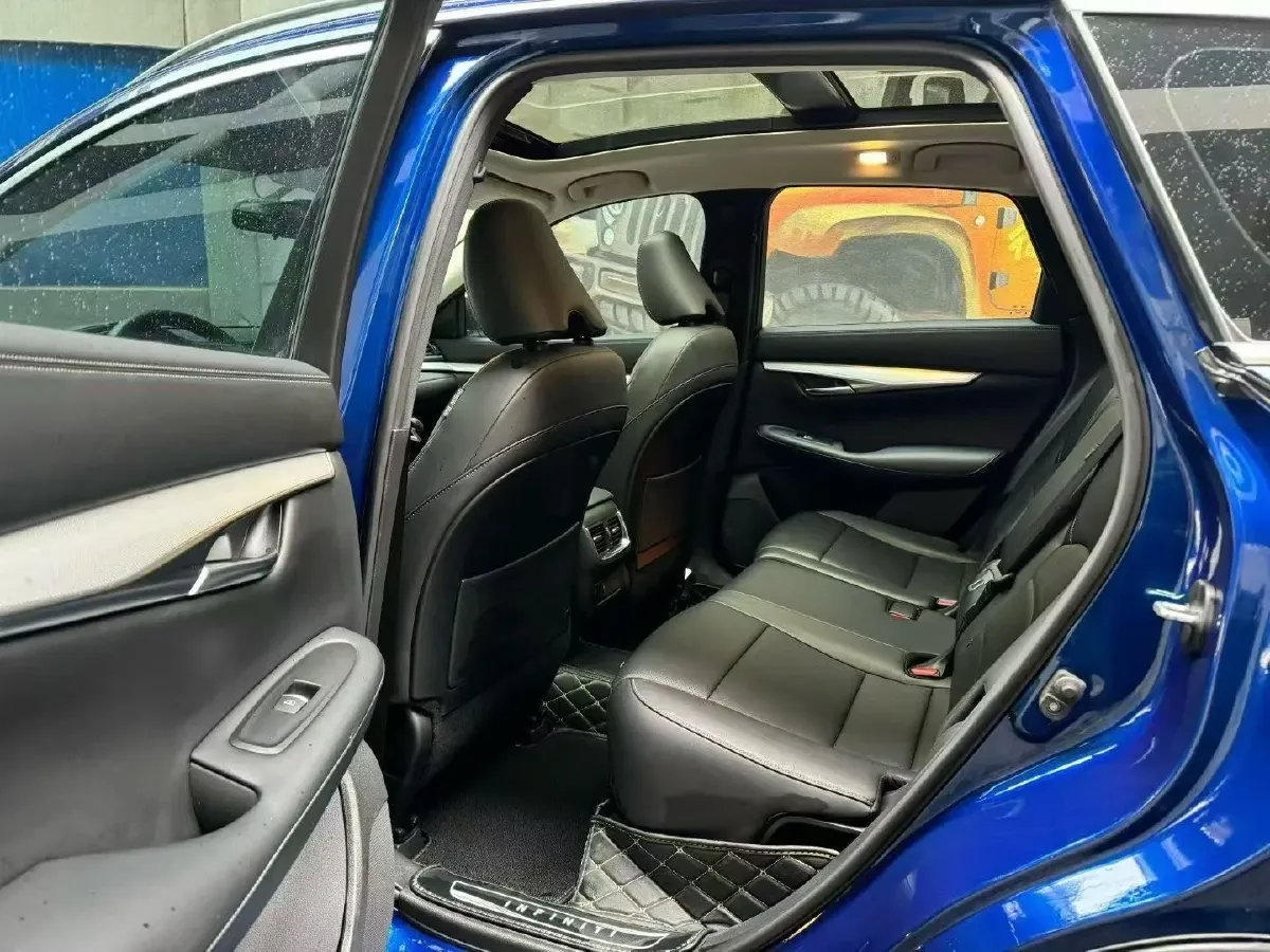 2018 Infiniti QX30 2.0T 211HP L4 7DCT,autocango,china used car exporter,china ev exporter,chinese used car exporter,chinese used ev exporter