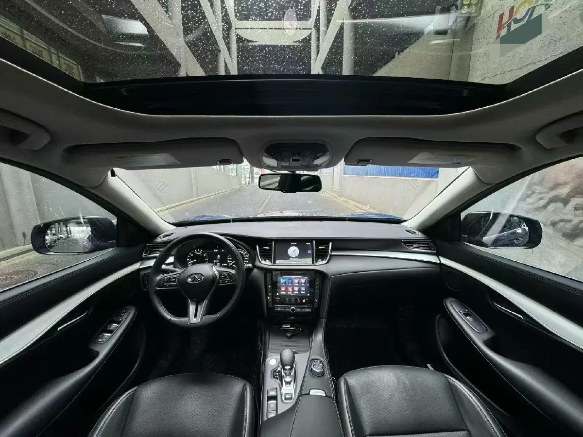 2018 Infiniti QX30 2.0T 211HP L4 7DCT,autocango,china used car exporter,china ev exporter,chinese used car exporter,chinese used ev exporter