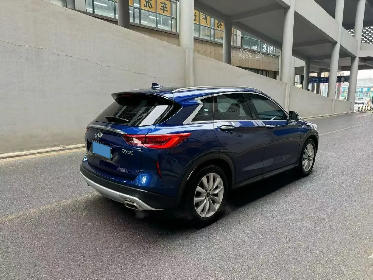 2018 Infiniti QX30 2.0T 211HP L4 7DCT,autocango,china used car exporter,china ev exporter,chinese used car exporter,chinese used ev exporter