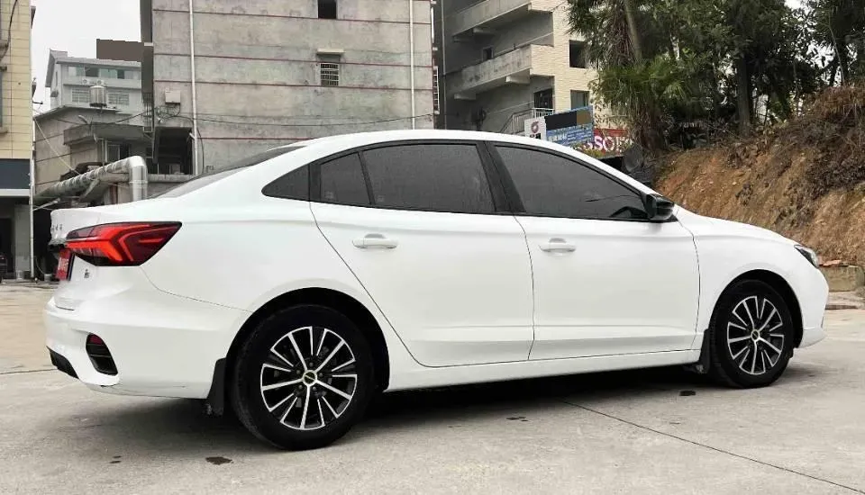 2021 Roewe i5 1.5L 120HP L4 CVT,autocango,china used car exporter,china ev exporter,chinese used car exporter,chinese used ev exporter