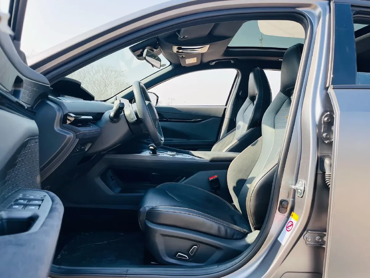 2022 ChangAn UNI-V 2.0T 233HP L4 8AT,autocango,china used car exporter,china ev exporter,chinese used car exporter,chinese used ev exporter