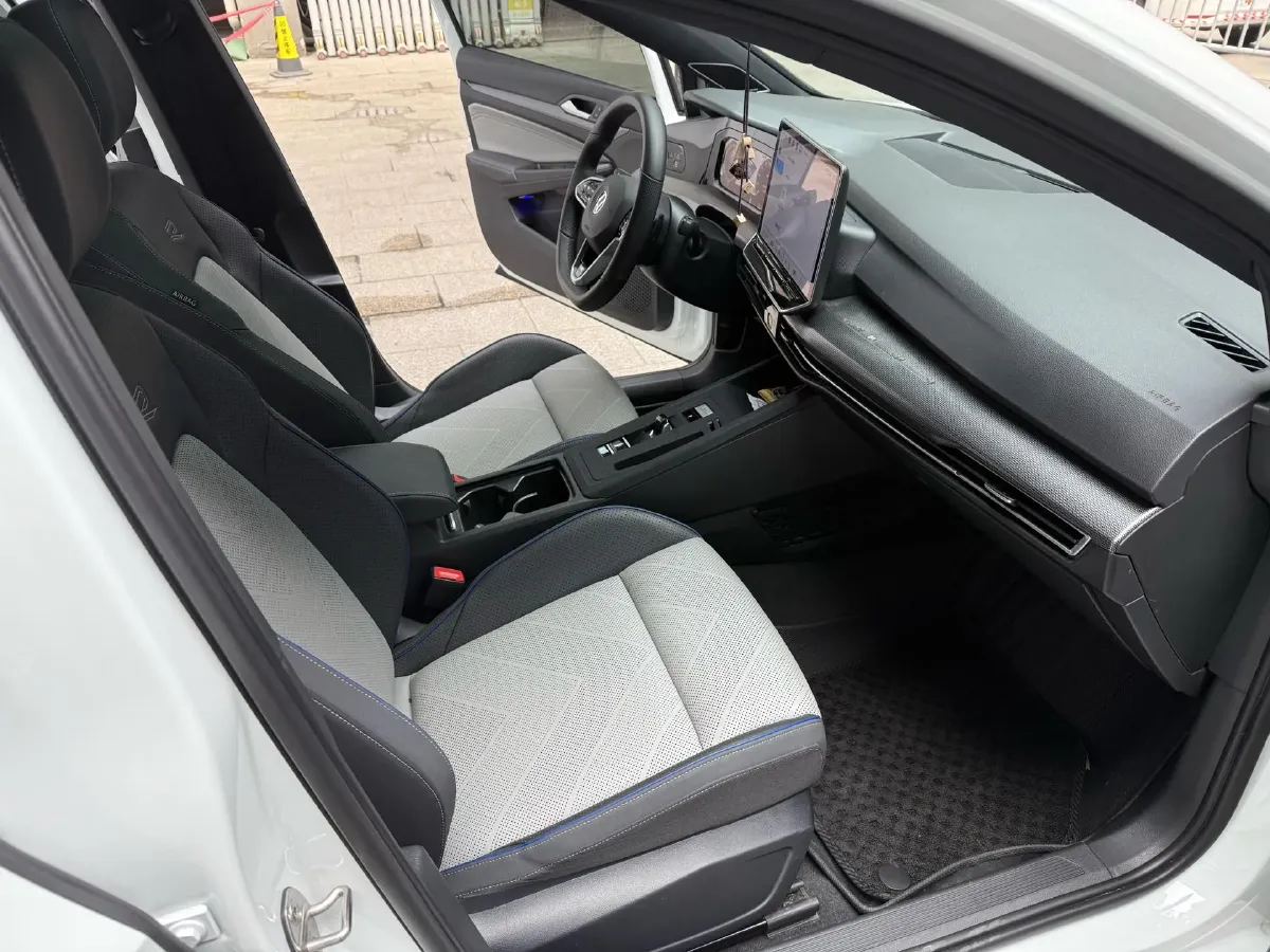 2025 Volkswagen Golf 1.5T 160HP L4 7DCT,autocango,china used car exporter,china ev exporter,chinese used car exporter,chinese used ev exporter