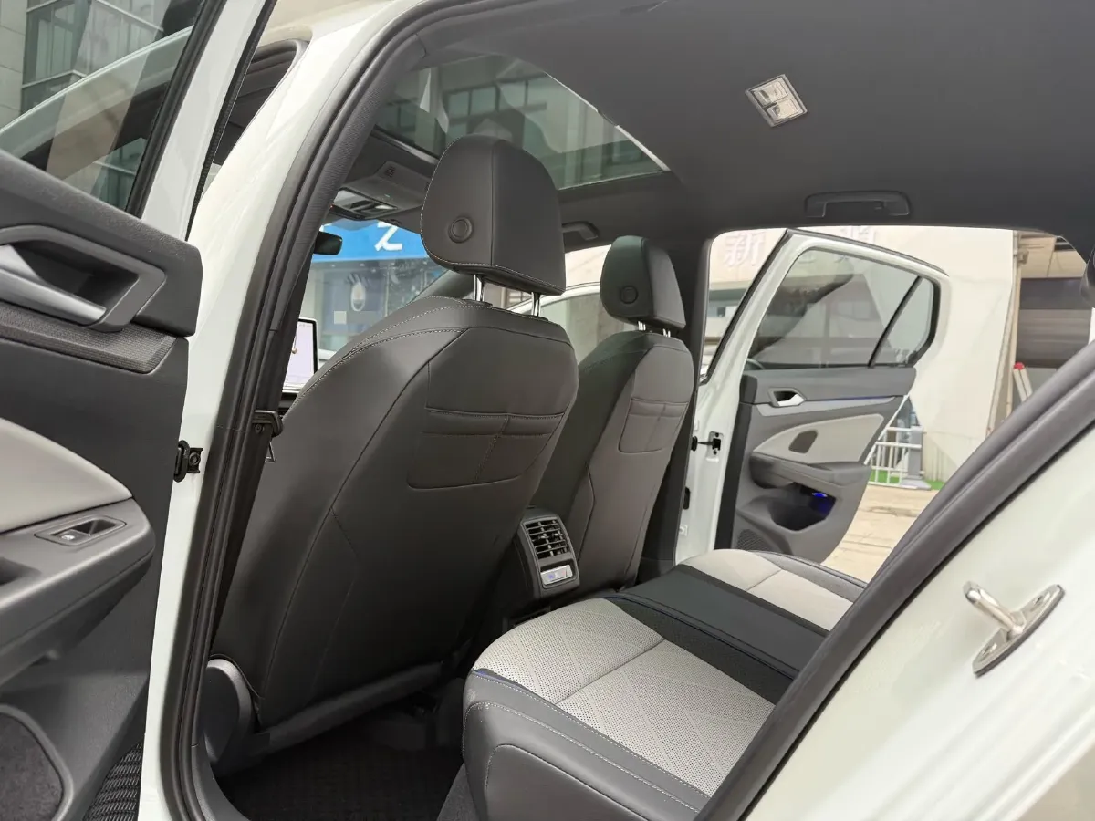 2025 Volkswagen Golf 1.5T 160HP L4 7DCT,autocango,china used car exporter,china ev exporter,chinese used car exporter,chinese used ev exporter