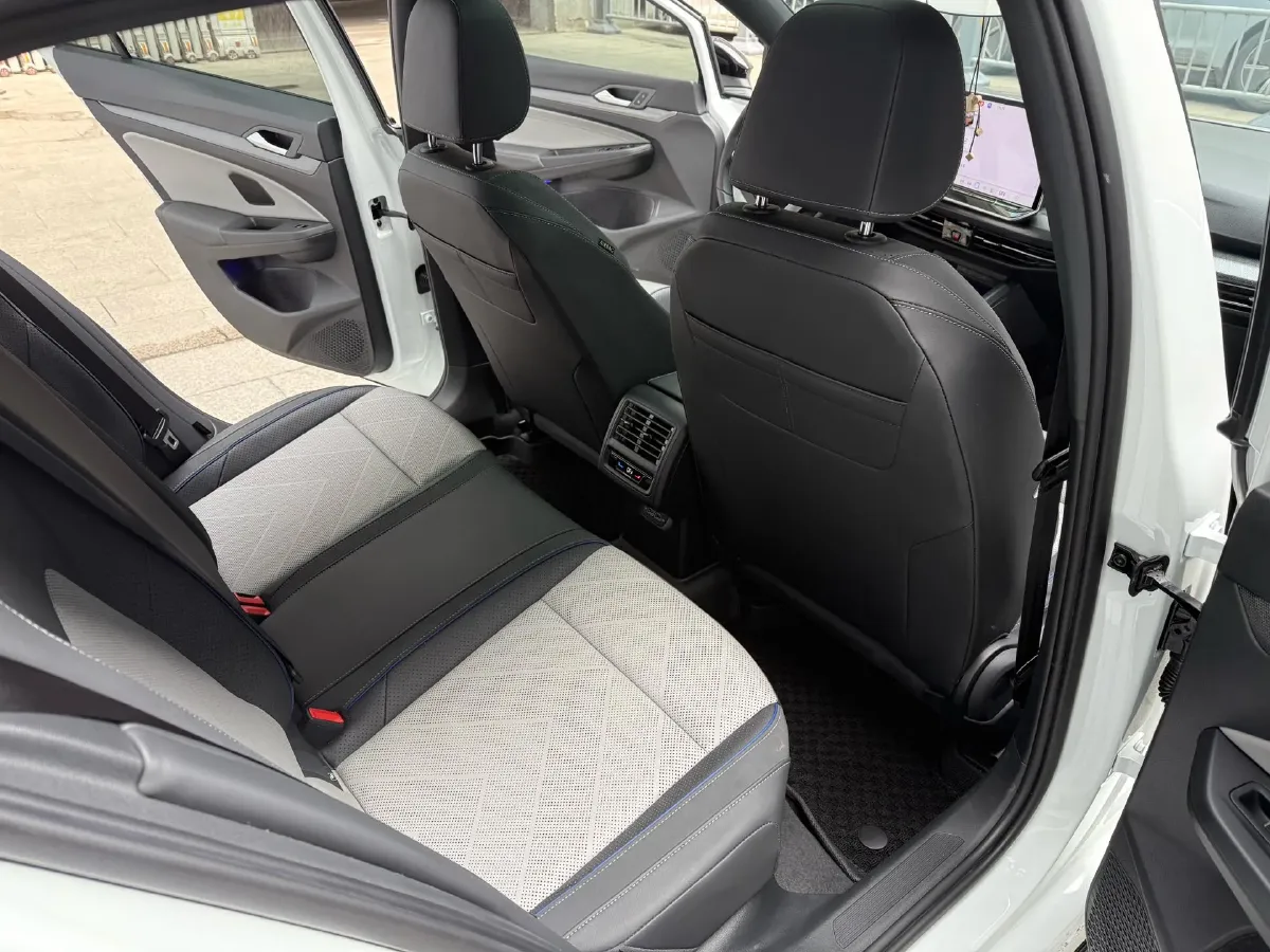 2025 Volkswagen Golf 1.5T 160HP L4 7DCT,autocango,china used car exporter,china ev exporter,chinese used car exporter,chinese used ev exporter